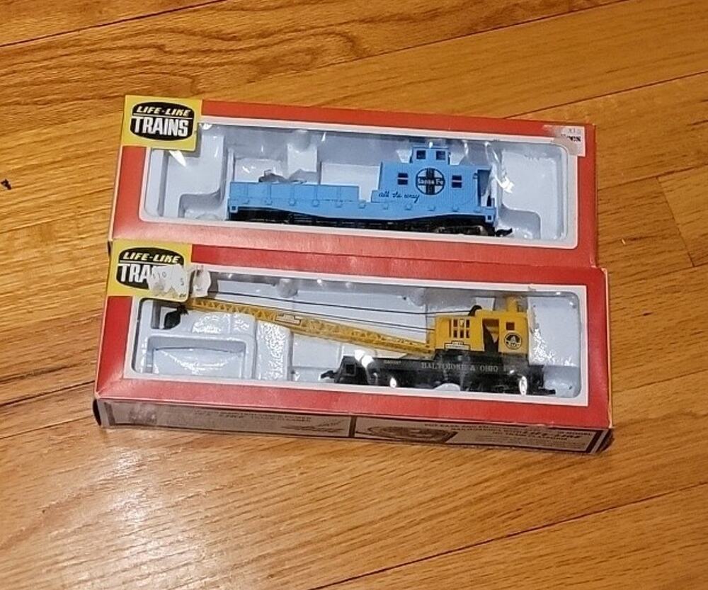 Life Like HO Scale Santa Fe Maintenance Search Light Baltimore Ohio Crane Car
